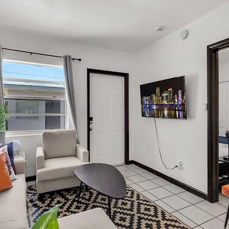 Relaxed Vibe | Near Beach | Parking & Fast Wi-Fi